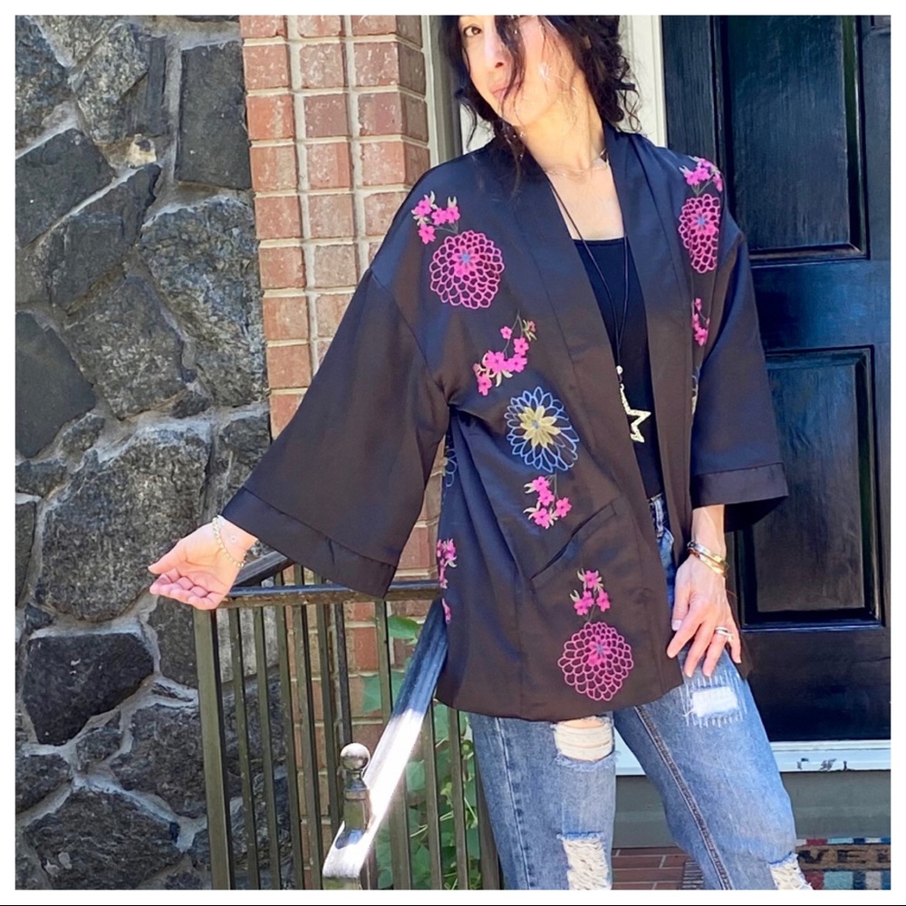 FABULOUS EMBROIDERED KIMONO WITH SIDE POCKETS - Picture 7 of 7